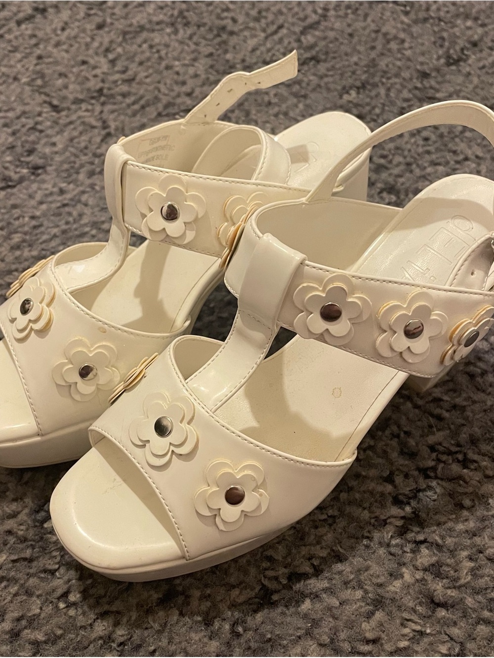 Delia's White Faux Patent Leather Pleather Chunky High Heels Flowers Size 9